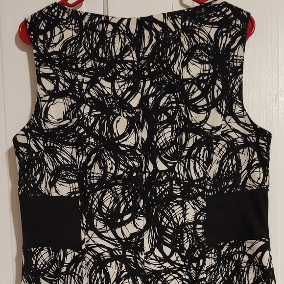 Perfect dress - Picture 2 of 5